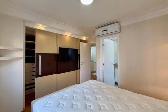 Suíte  de apartamento à venda com 2 quartos, 111m² em Cidade Monções, São Paulo