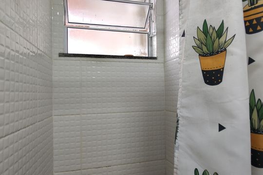 Banheiro Social de kitnet/studio para alugar com 1 quarto, 30m² em Jacarepaguá, Rio de Janeiro
