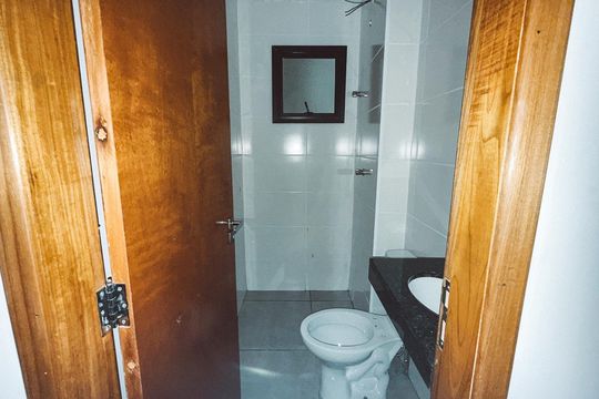 Banheiro de apartamento à venda com 1 quarto, 29m² em Parada Inglesa, São Paulo
