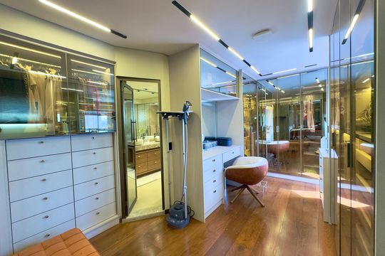 Closet suite 1 de apartamento à venda com 5 quartos, 360m² em Centro, Guarulhos