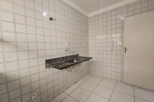 Cozinha de apartamento para alugar com 1 quarto, 72m² em Matatu, Salvador