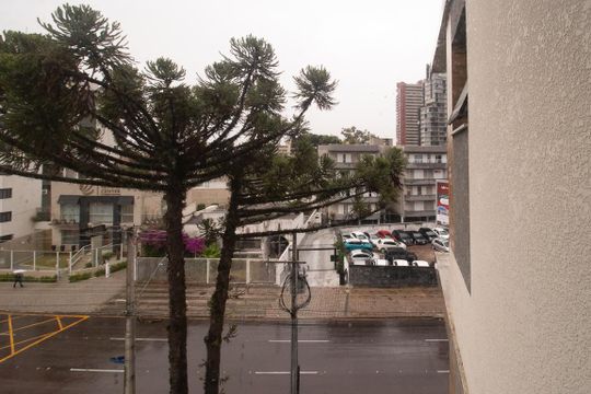 Vista da Sala de apartamento para alugar com 2 quartos, 79m² em Juvevê, Curitiba