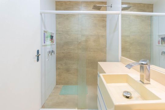 Banheiro Suíte de apartamento à venda com 2 quartos, 80m² em Grajaú, Rio de Janeiro
