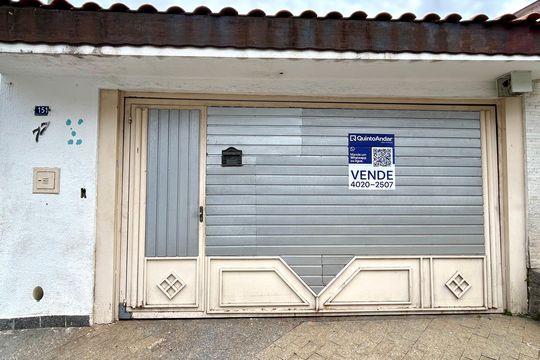 Placa instalada na fachada do imóvel de casa para alugar com 3 quartos, 174m² em Vila Rio de Janeiro, Guarulhos