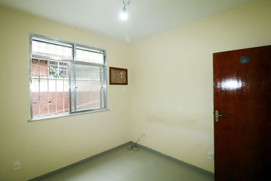 Quarto de apartamento à venda com 1 quarto, 60m² em Cordovil, Rio de Janeiro