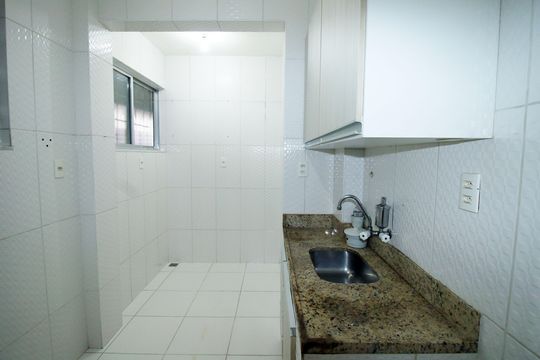 Cozinha de apartamento à venda com 1 quarto, 60m² em Cordovil, Rio de Janeiro