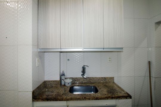 Cozinha de apartamento à venda com 1 quarto, 60m² em Cordovil, Rio de Janeiro