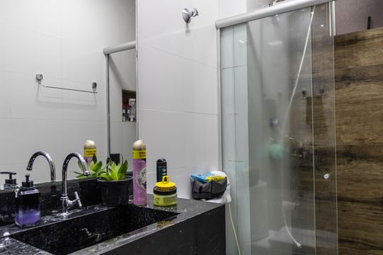 Banheiro de apartamento à venda com 3 quartos, 85m² em Cinquentenario, Belo Horizonte
