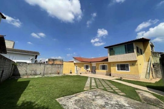 Área externa de casa à venda com 2 quartos, 130m² em Ingá, Betim
