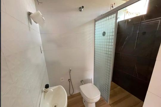 Banheiro de casa à venda com 2 quartos, 130m² em Ingá, Betim