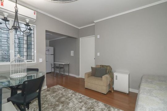 Sala de apartamento à venda com 1 quarto, 45m² em Bela Vista, Porto Alegre