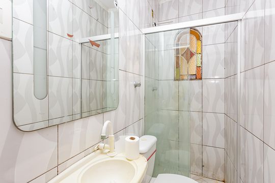 Banheiro de casa à venda com 3 quartos, 220m² em Parque Fongaro, São Paulo