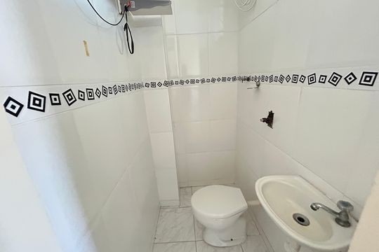 Banheiro de serviço de apartamento à venda com 2 quartos, 78m² em Engenho de Dentro, Rio de Janeiro