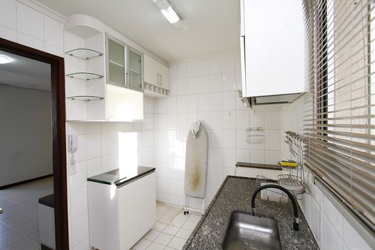 Cozinha de apartamento à venda com 3 quartos, 77m² em Buritis, Belo Horizonte