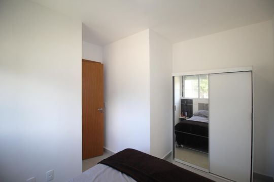 Quarto 2 de apartamento à venda com 2 quartos, 45m² em Humaitá, Porto Alegre