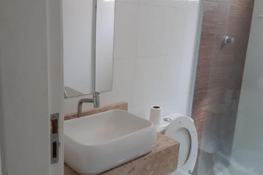 Banheiro de apartamento à venda com 2 quartos, 54m² em Jardim Avelino, São Paulo