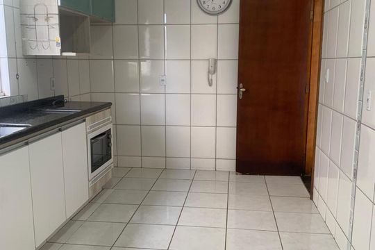 Cozinha de apartamento para alugar com 3 quartos, 96m² em Jardim América, Goiânia