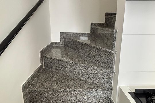 Escada de apartamento à venda com 2 quartos, 100m² em Jardim Santo Alberto, Santo André