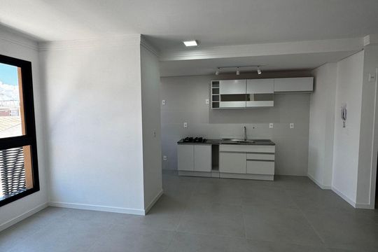Cozinha de apartamento para alugar com 2 quartos, 70m² em Centro, Florianópolis