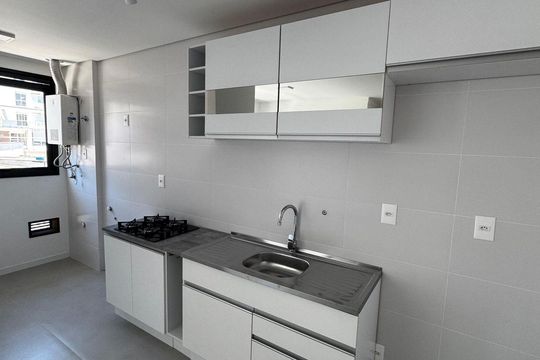 Cozinha de apartamento para alugar com 2 quartos, 70m² em Centro, Florianópolis