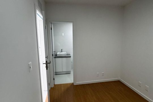 Quarto de apartamento para alugar com 2 quartos, 70m² em Centro, Florianópolis