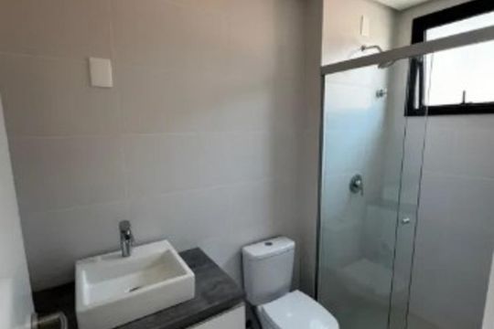 Banheiro de apartamento para alugar com 2 quartos, 70m² em Centro, Florianópolis
