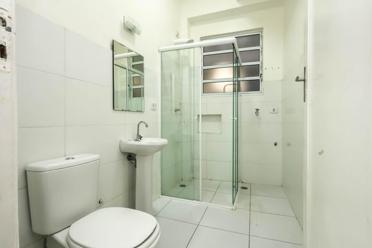 Banheiro de apartamento à venda com 1 quarto, 45m² em Vila Clementino, São Paulo