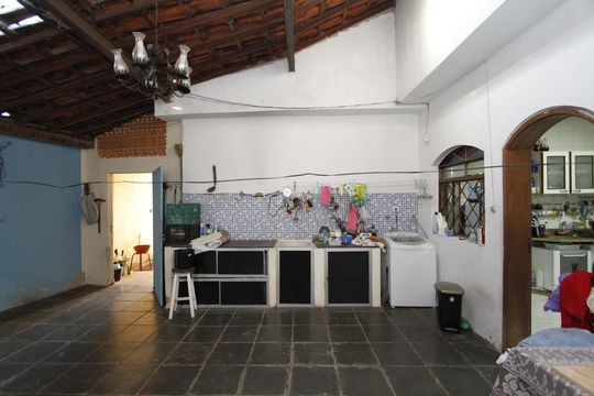 Casa à venda com 4 quartos, 530m² em Vila Ermelinda, Belo Horizonte