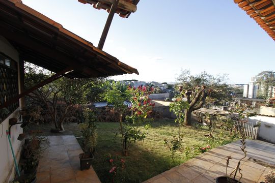 Casa à venda com 4 quartos, 530m² em Vila Ermelinda, Belo Horizonte
