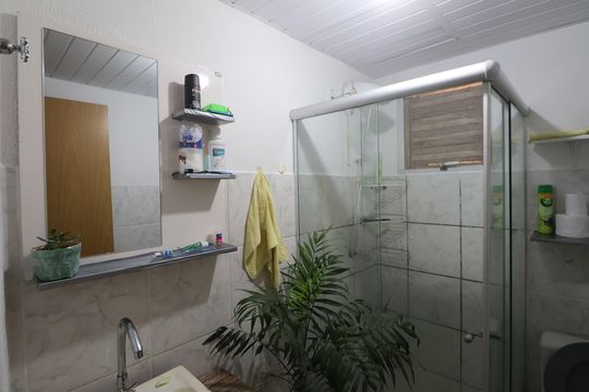 Banheiro  de apartamento à venda com 2 quartos, 50m² em Guajuviras, Canoas