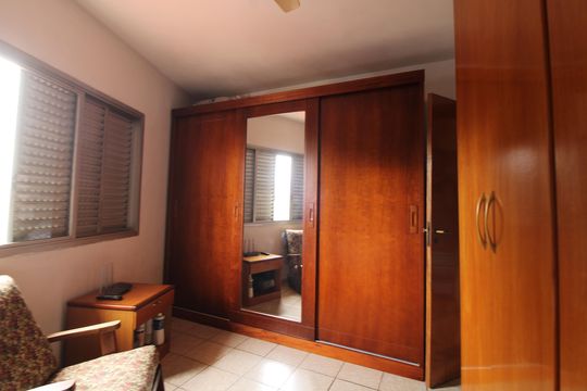 Quarto 1 de casa à venda com 2 quartos, 150m² em Vila Granada, São Paulo