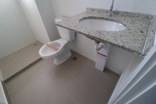 Banheiro de apartamento para alugar com 1 quarto, 44m² em Granja Marileusa, Uberlândia