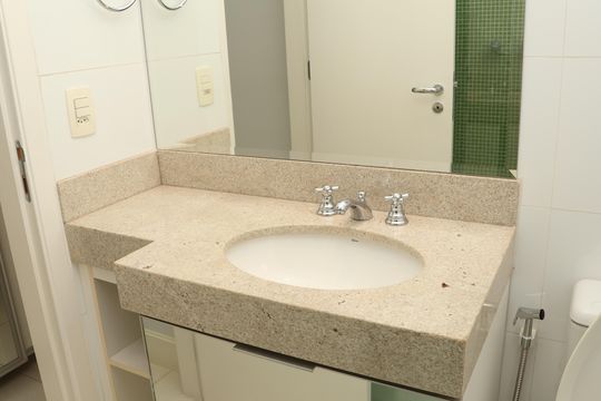 banheiro - Suite 1 de apartamento para alugar com 4 quartos, 167m² em Jardim Goiás, Goiânia