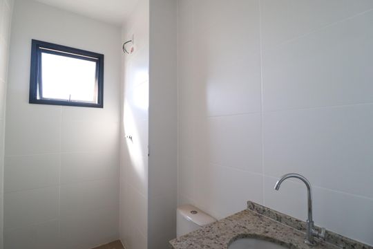 Banheiro de apartamento para alugar com 1 quarto, 44m² em Granja Marileusa, Uberlândia