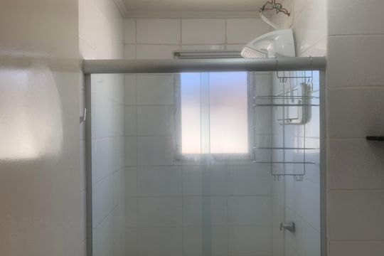 Banheiro de apartamento à venda com 2 quartos, 47m² em Sarandi, Porto Alegre