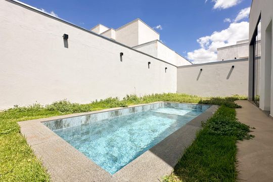 Casa de Condomínio para alugar com 4 quartos, 212m² em Gávea, Uberlândia
