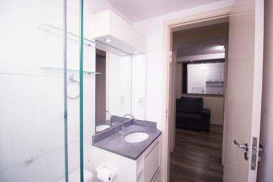 Banheiro de apartamento para alugar com 2 quartos, 55m² em Parque Sao Vicente, Santo André