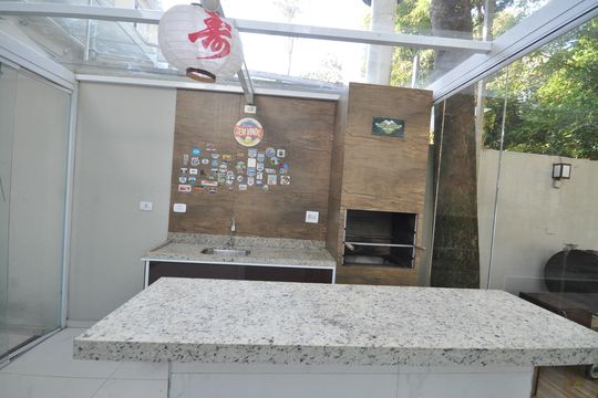 Churrasqueira de casa à venda com 3 quartos, 160m² em Vila Pedra Branca, São Paulo