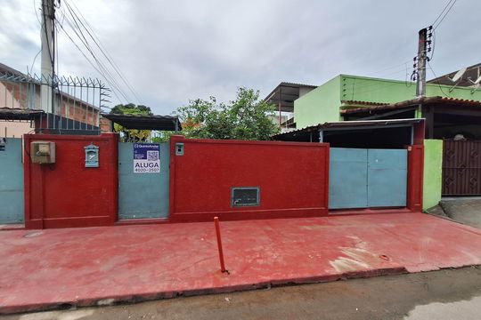 Fachada de casa à venda com 2 quartos, 70m² em Fonseca, Niterói
