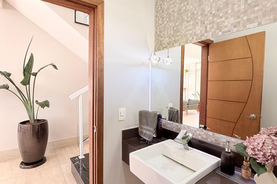 Lavabo de casa de condomínio à venda com 3 quartos, 340m² em Medeiros, Jundiaí