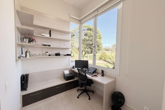 Escritório de casa de condomínio à venda com 3 quartos, 340m² em Medeiros, Jundiaí