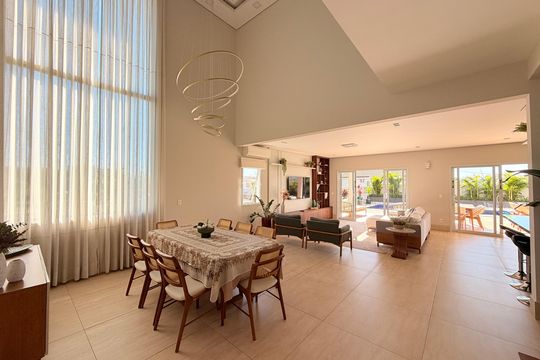 Sala de casa de condomínio à venda com 3 quartos, 340m² em Medeiros, Jundiaí