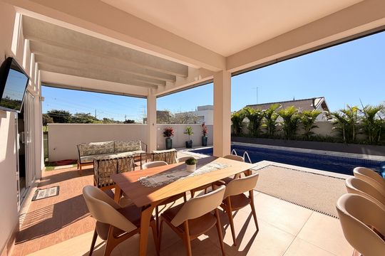 Quintal com Churrasqueira e Piscina de casa de condomínio à venda com 3 quartos, 340m² em Medeiros, Jundiaí