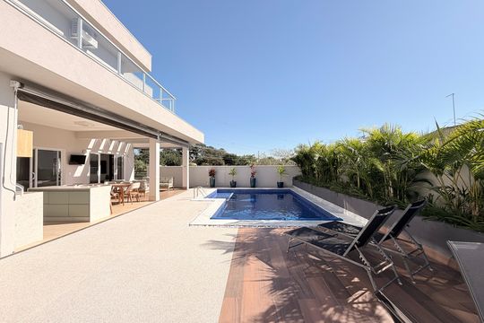 Quintal com Churrasqueira e Piscina de casa de condomínio à venda com 3 quartos, 340m² em Medeiros, Jundiaí