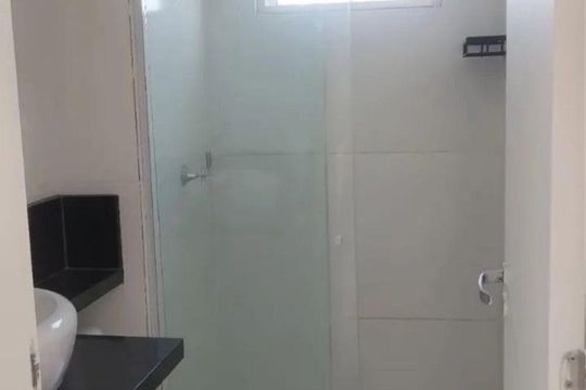 Banheiro de apartamento para alugar com 2 quartos, 48m² em Piatã, Salvador