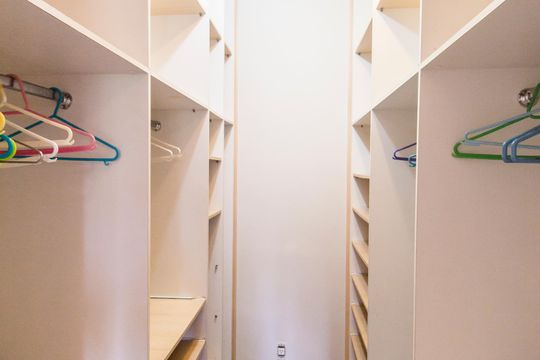 Closet da suíte de apartamento para alugar com 2 quartos, 94m² em Centro de Apoio I (alphaville), Santana de Parnaíba