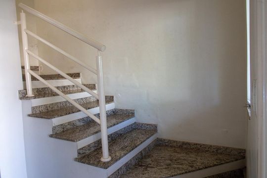 Escada de casa de condomínio para alugar com 3 quartos, 331m² em Jardim Vera Cruz, Sorocaba