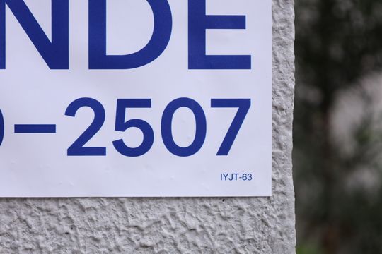 Placa instalada na fachada do condomínio - Código da placa: IYJT-63 de apartamento à venda com 2 quartos, 42m² em Cidade Líder, São Paulo
