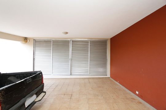 Garagem de casa à venda com 4 quartos, 450m² em Minas Brasil, Belo Horizonte