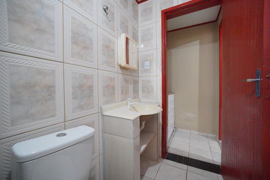 Banheiro da Suíte de kitnet/studio para alugar com 1 quarto, 45m² em Ingleses do Rio Vermelho, Florianópolis